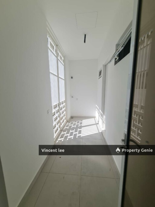 Eco Majestic, Stoneridge, Corner Bungalow with Spacious Extra Land, Brand New