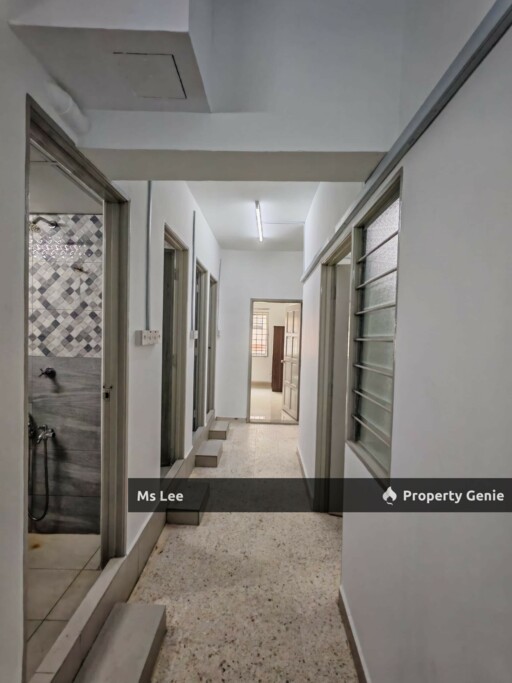 Male Room 2 RM600 @ 1st Floor Shop Apt-Sek 7-Shah Alam-near UITM-Ready Now