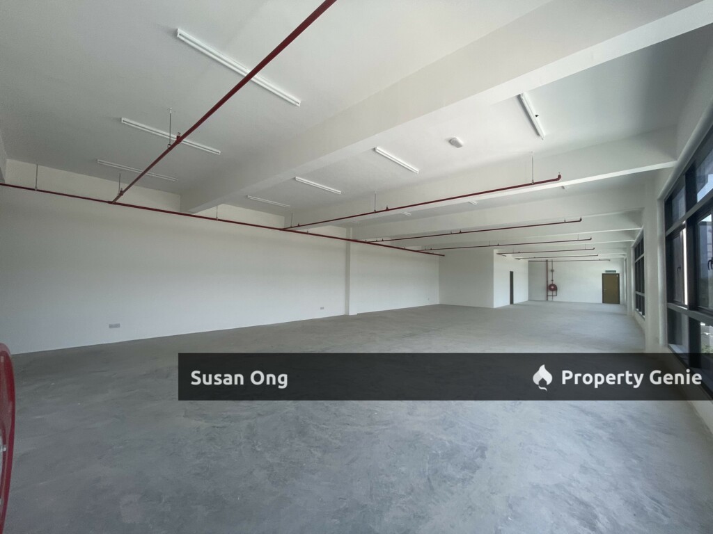 Rent-800amps-Warehouse with loading bay