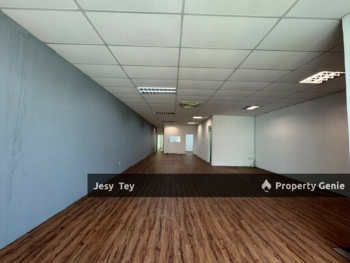 Taman Molek 2nd Floor For Rent