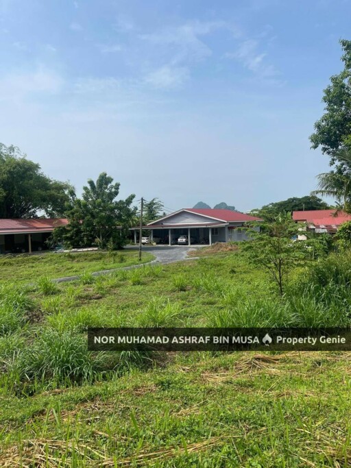 Tanah Tambak Kechor, Tepi Sungai