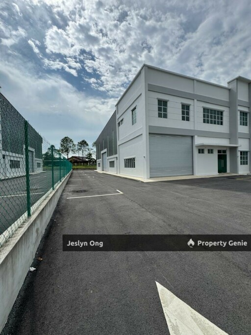 1.5 storey Semi-D Factory at Senai Idaman for Sale & Rent