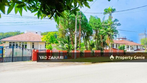 Seksyen 11, Shah Alam | Bungalow 6+1 Bedrooms | RM1.8M - Bungalow with Split Level & Huge Land