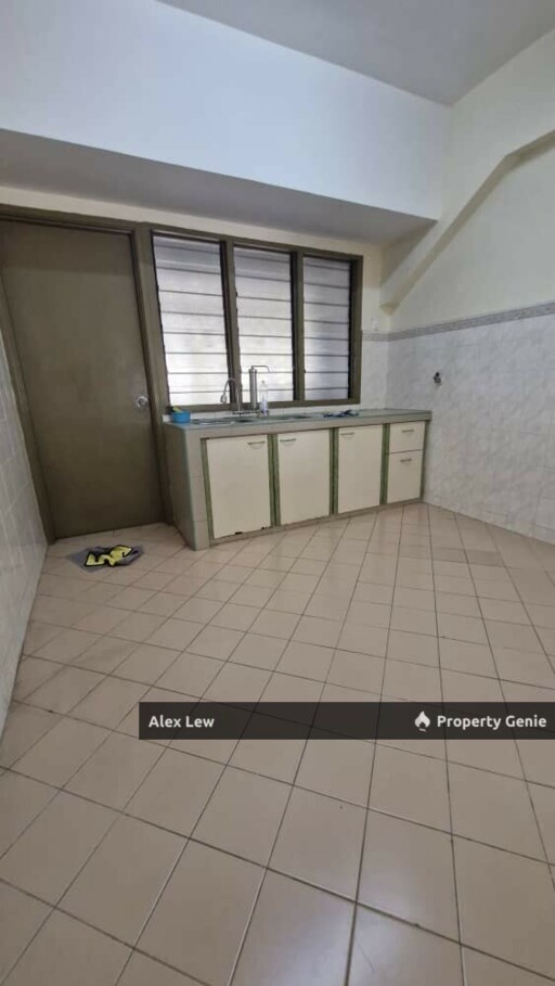 Vista Komanwel C with Golf Course View Good Condition Unit