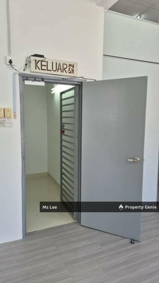 Renovated Corner 2nd Floor Shop Office @ Taman Bayu Perdana, Klang - Ready Unit