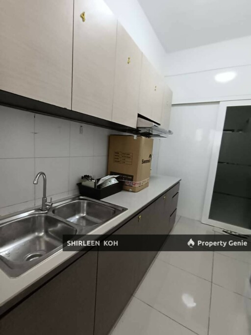 Female Room Renting at Suriamas Suites  @ Larkin JB Town