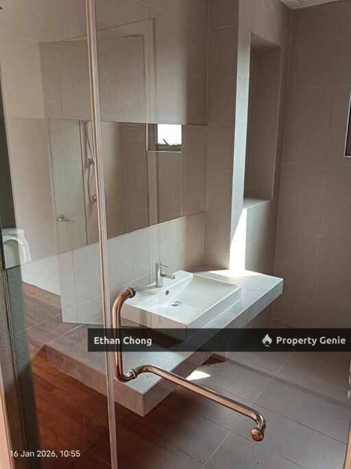 Partially Furnished 3 Storey Terrace House for Sale at Villa Senja, Rawang
