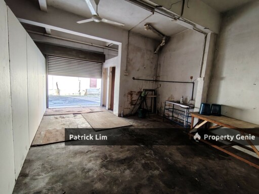 End Lot Bukit Beruang [Ground Floor] Shop Lot For Rent