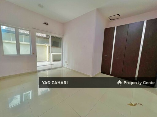 Kemuning Residence, Shah Alam | Bungalow 6 Bedrooms | RM1.35M - Partly Furnished and Nearby Surau