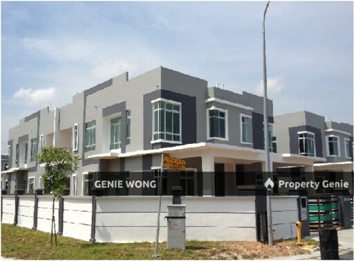 Corner Cluster House for sale Kempas Heights