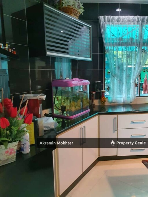 CORNER LOT & RENOVATED | LAMAN OAKLEAF 2.5 STOREY SUPERLINK