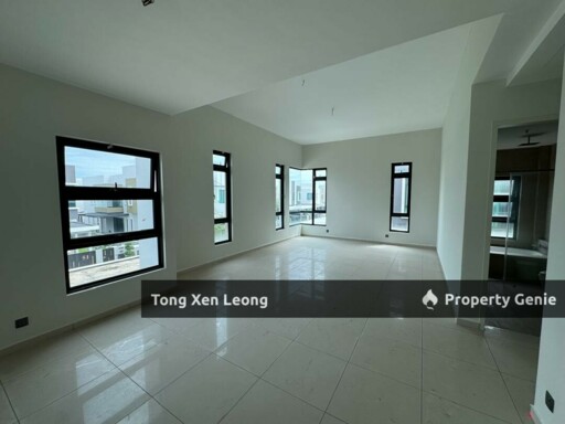 8 Residence Ujong Pasir