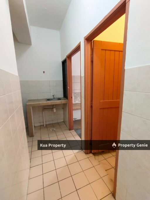 Big Size MJC 3rd Floor Corner Shophouse / Apartment For Sale