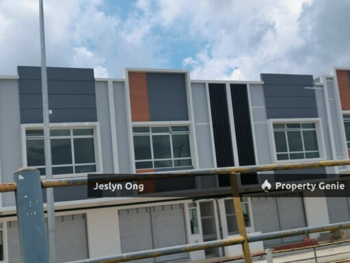 Brand New 2-Storey Shop Lot @ Jalan Puyuh,Bandar Putra, Kulai for Rent