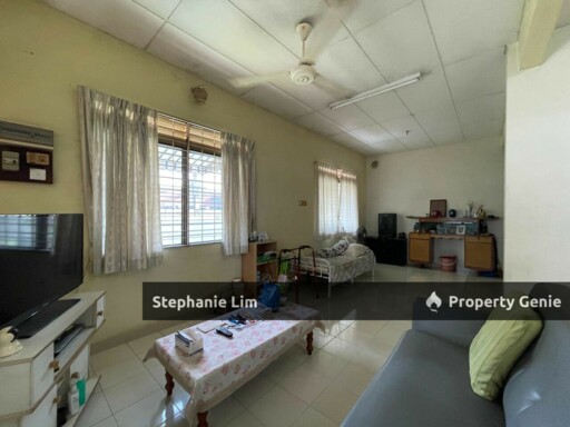 Double storey terrace in Island Glades