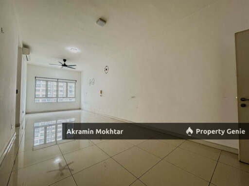 Freehold, End Unit & 2 Covered Parking | Savanna Executive Suites Southville City, Bangi.