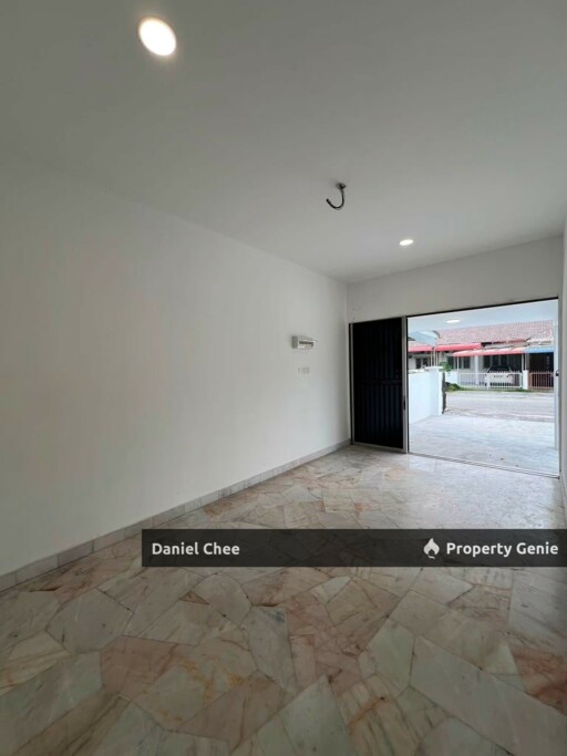 Near to Aeon Kinta City Renovated Terrace For Rent