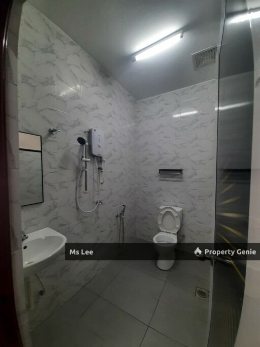 Room 102 for Rent RM 700 @ Glenmarie Cove, Port Klang