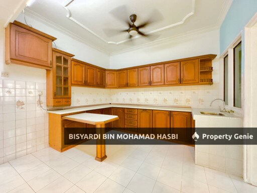 RENOVATED & FRESHLY PAINTED, Double Storey USJ 9 Subang Jaya .