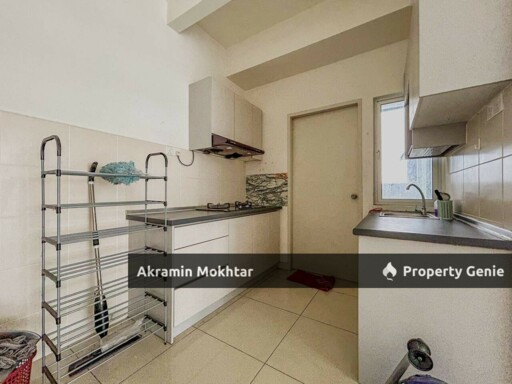 Freehold, End Unit & 2 Covered Parking | Savanna Executive Suites Southville City, Bangi.