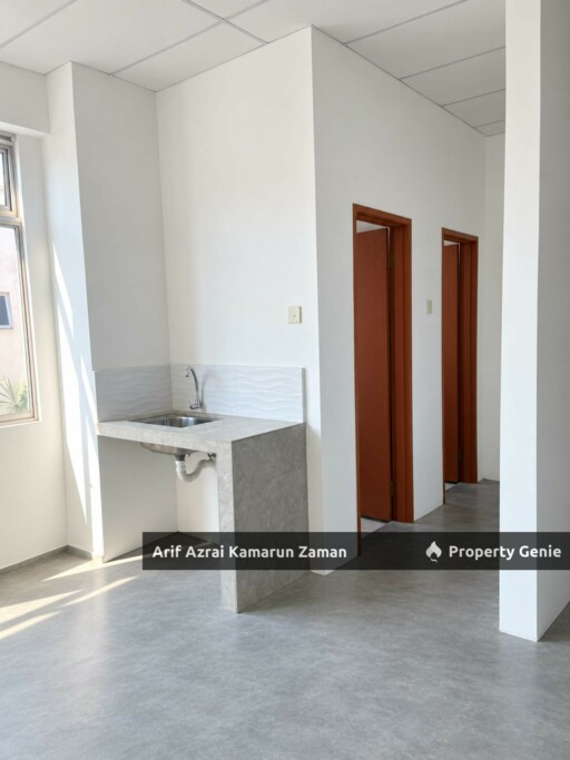 [2-Storey Shop Lot for Sale] Intermediate Shop Lot @ Bandar Baru Salak Tinggi, Selangor | 1,400 sqft Built-up | 20' x 70' Land | Leasehold | Bumi Lot | RM600,000 (Negotiable)