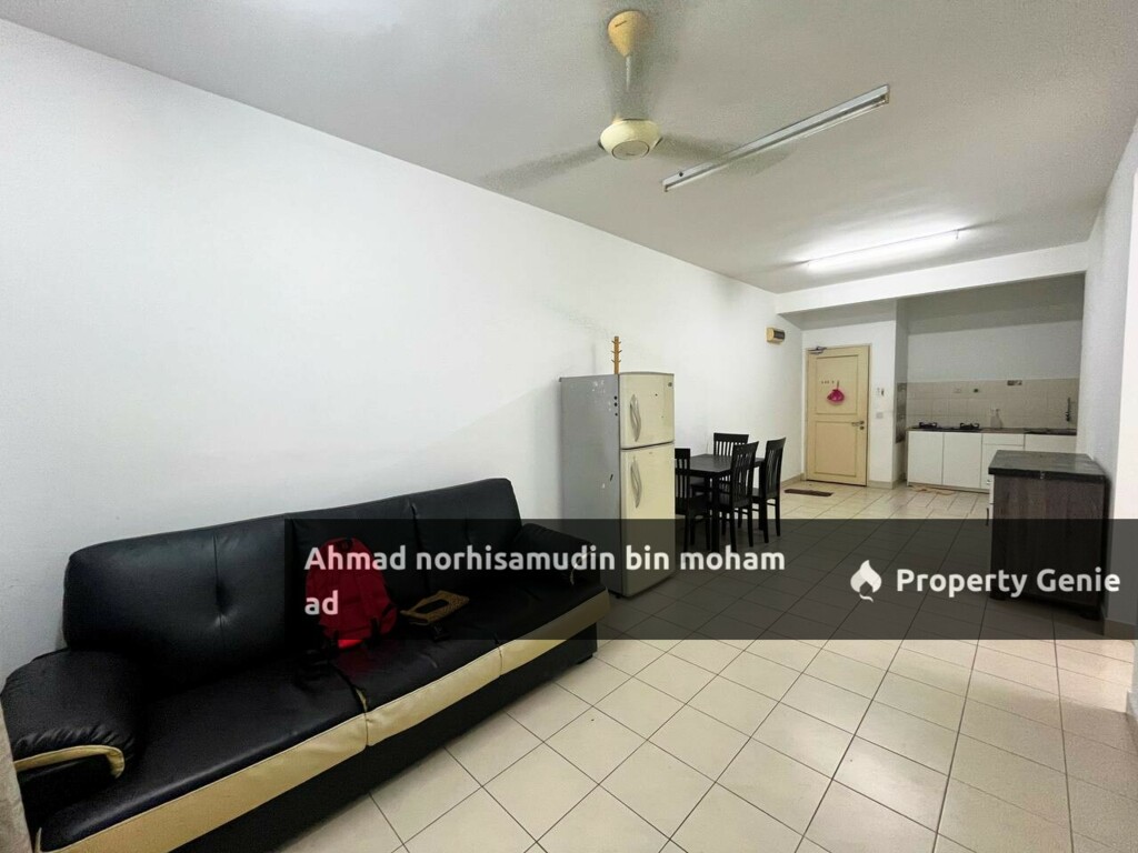 Partially Furnished Akasia Apartment at Setia Alam for RENT
