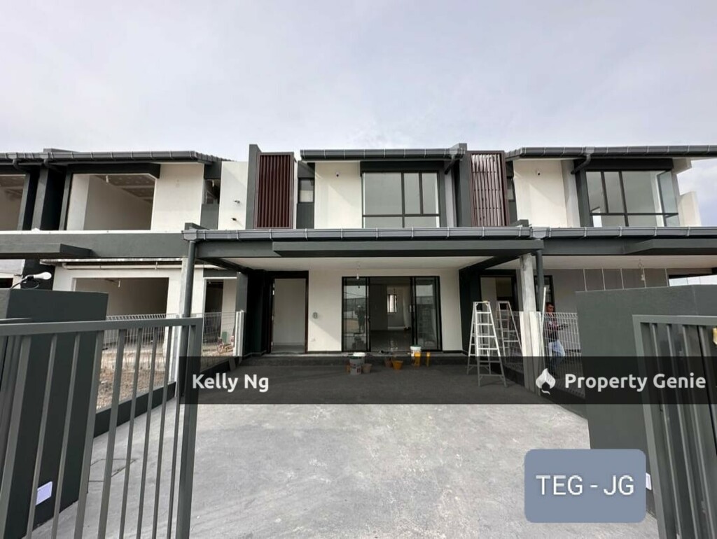 Brand New 2 Sty House At Nadira 3 Bandar Bukit Raja Klang For Rent