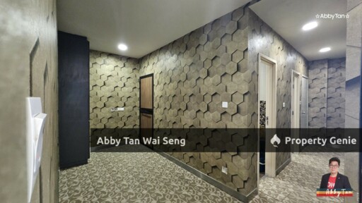 URGENT SALE! INTER-CORNER OFFICE @ KK Times Square | BELOW Market Value