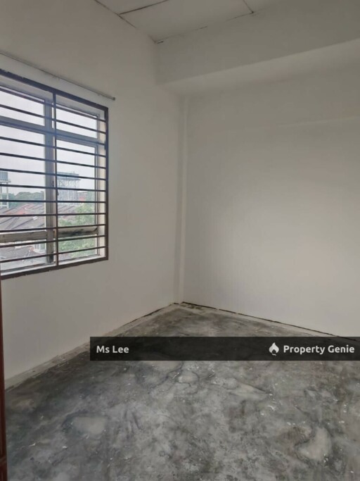 3rd floor Shop Apartment RM 300 (Behind Pasar Malam)-Taman Sentosa @ Klang-Ready Now