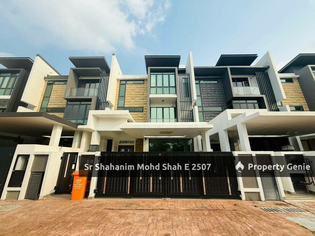 3-STOREY SUPERLINK TERRACE ANGGUN KIRANA, SETIA ALAM SHAH ALAM .