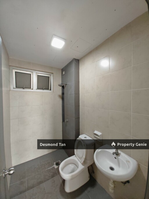 Kalista 2 RM 1100 Semi Furnished ( Below Market Value)