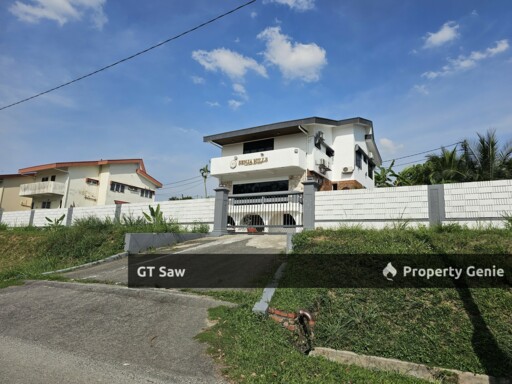 3 Storey Taman Intan Kajang Partially Furnished Bungalow For Rent