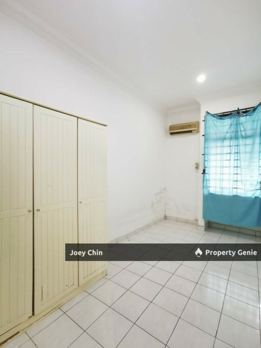 Taman Molek 1 Storey Terrace House For Sale