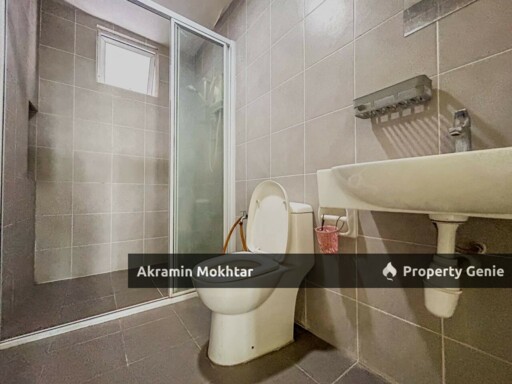 Freehold, End Unit & 2 Covered Parking | Savanna Executive Suites Southville City, Bangi.