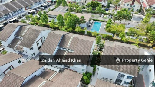1080 RESIDENCE TAMAN PUNCAK SAUJANA KAJANG 3-STOREY SEMI DETACHED FACING CLUB HOUSE 2 MASTERBEDROOM