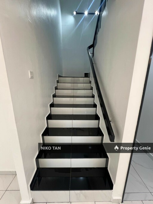 Jalan Sri Putri Double Storey End Lot With Extra Land