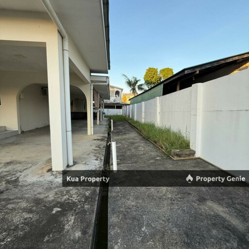 Double Storey Detached House For Sale Location: Jalan Chong Choon, Krokop, Miri