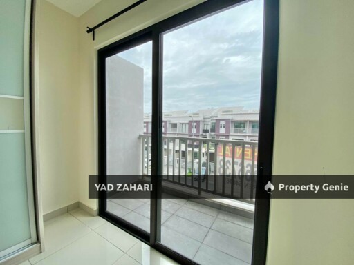 The Strata, Bangi | Townhouse 3 Bedrooms | RM550K - Brand New Unit and Semi Furnished