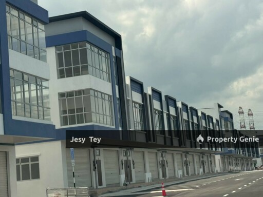 (First Floor) Double Storey Shop Lot For Rent At Pasir Gudang