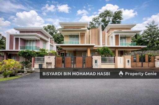 "Fully Renovated - Walking Distance to Surau Jumaat Ar-Raudhah" Double Storey Semi Detached House Taman Impian Makmur, Saujana Impian, Kajang.