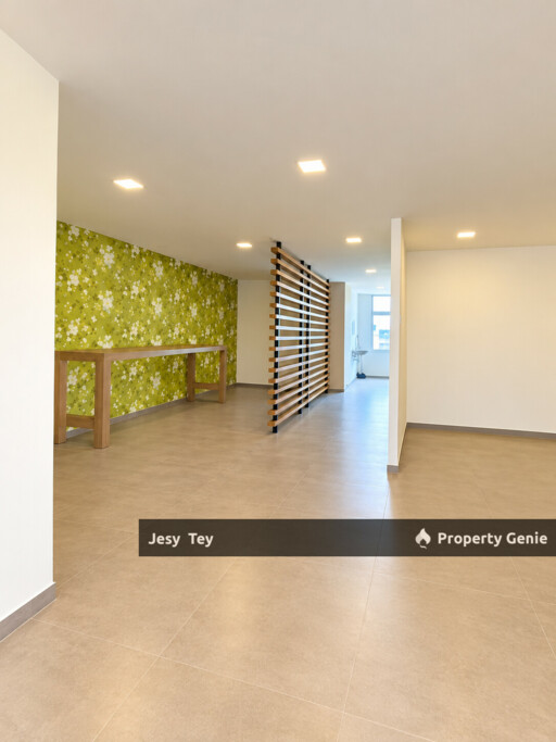 Taman Molek Third Floor Office For Rent