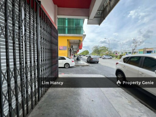 Bandar Uda Utama Three Storey Shoplot Facing Main Road