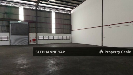 1 1/2 Storey Semi-D Factory for Rent