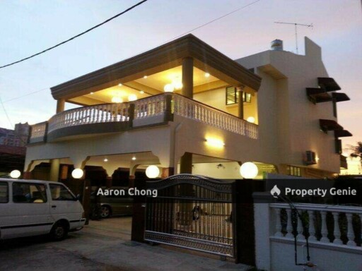 Kampung Lapan Bungalow House