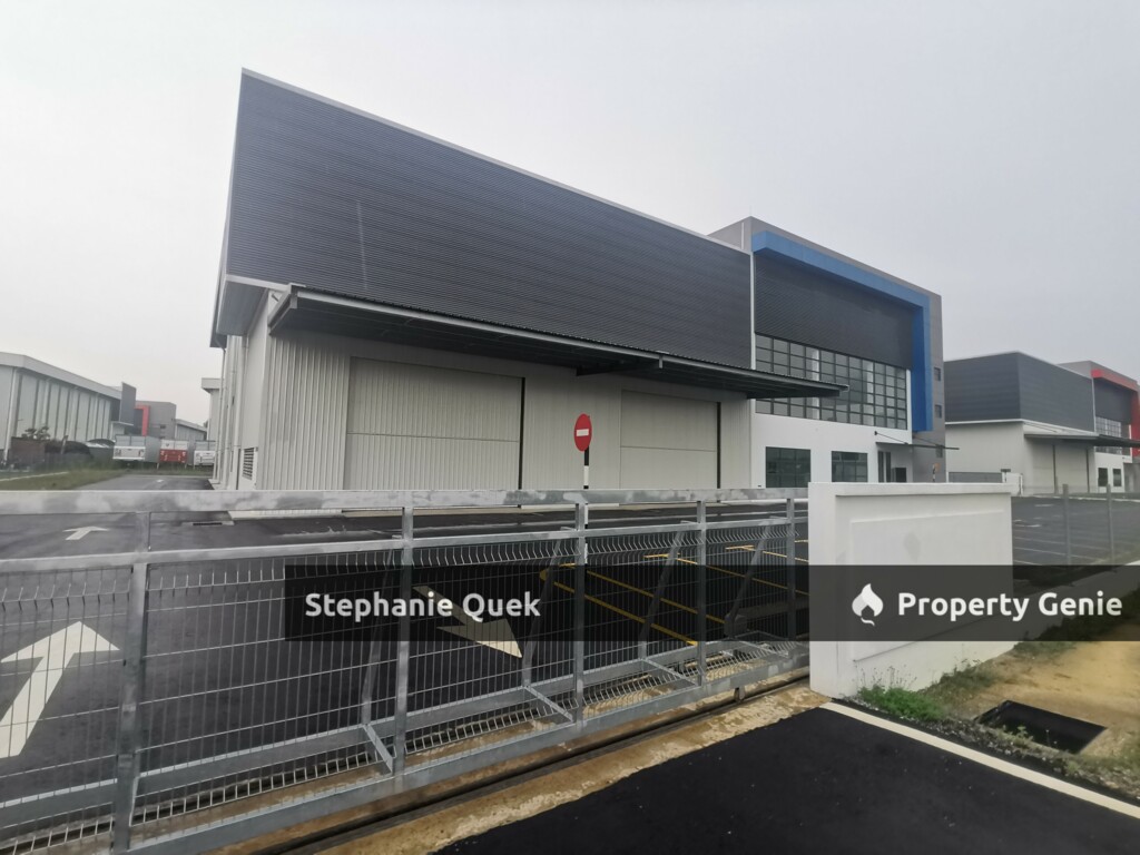 Puchong Selangor LS 57923 Corner Detached Factory Warehouse For Rent