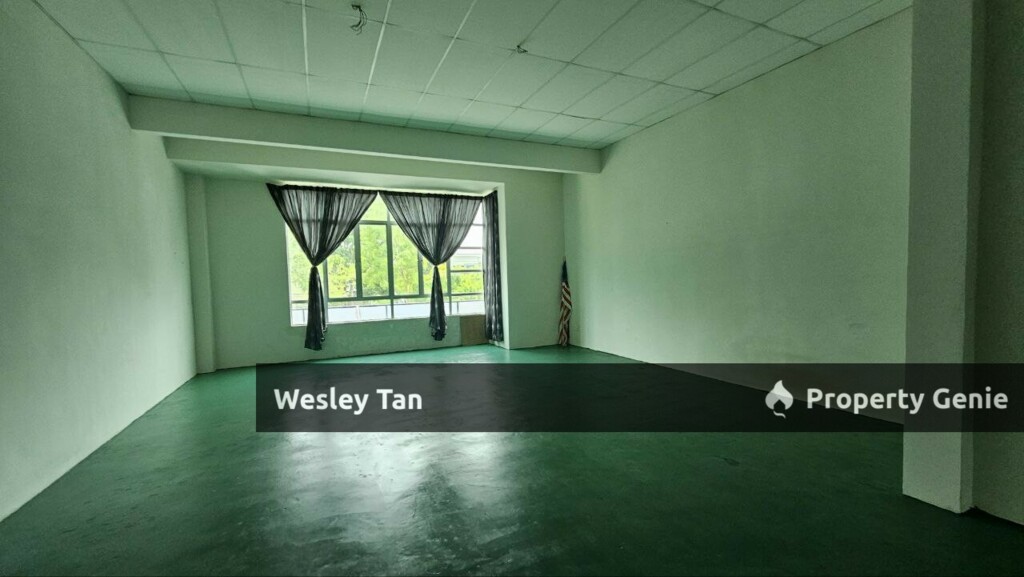 Krubong Jaya Roadside 1st Floor Shop Near Industrial Area Bare Shop