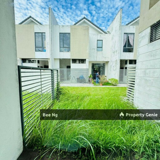 Avira Medini Iskandar @ 2 storey garden terrace corner lot