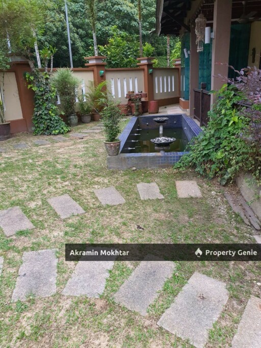 CORNER LOT & RENOVATED | LAMAN OAKLEAF 2.5 STOREY SUPERLINK