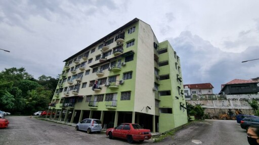 Clemont Court Apartment