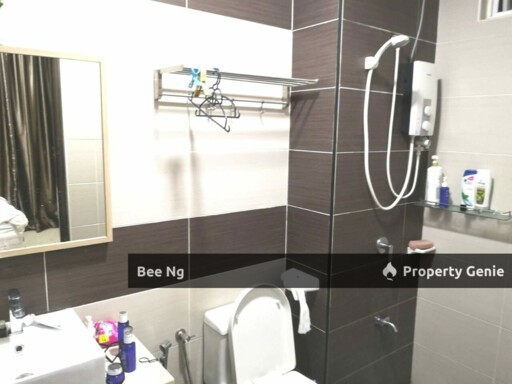 Larkin/M condo/3bedroom fully furnish/lower market price